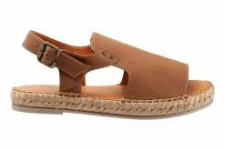 Bueno Nia -Sneakers shop B2236 226 outside